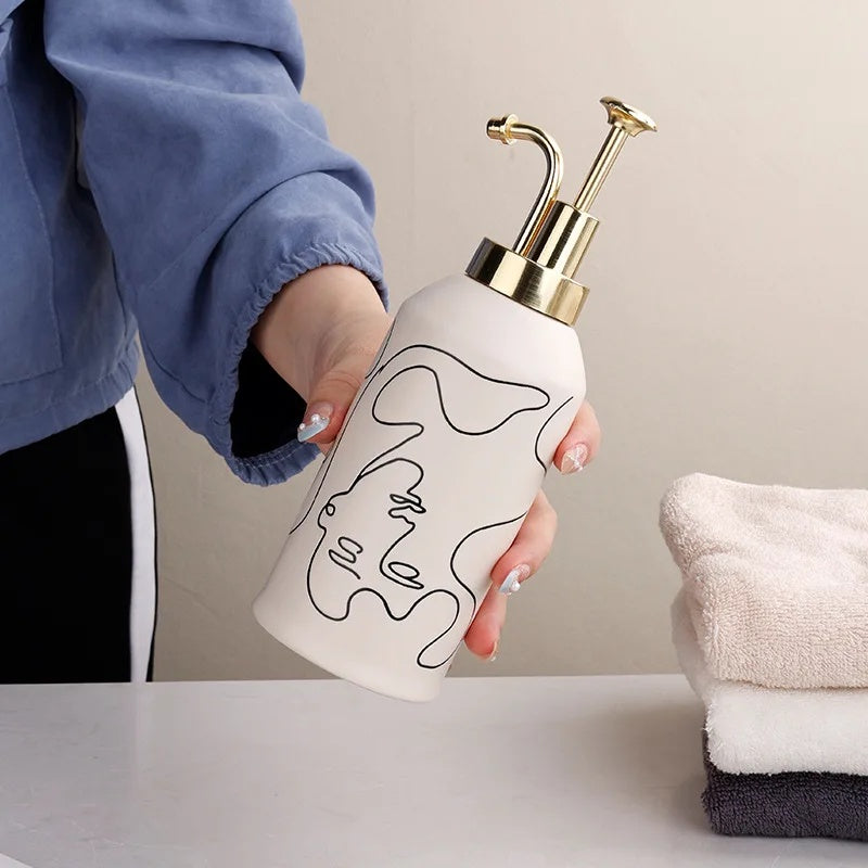 Bathroom Accessory Set with Abstract Face Print